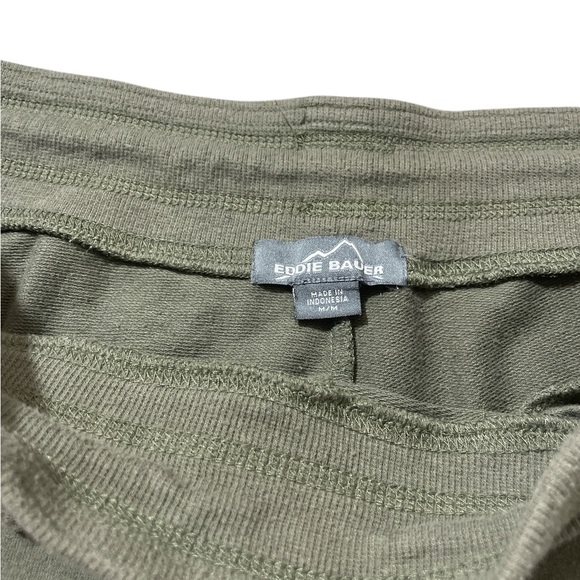 D9- Eddie Bauer Women’s Medium Green Casual Shorts - Picture 2 of 3